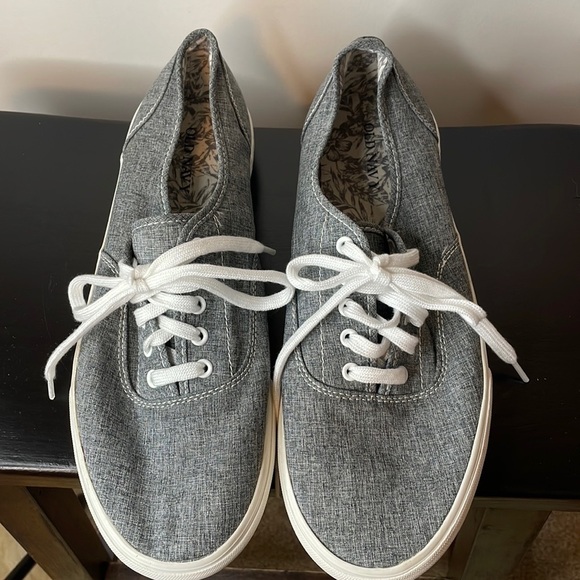 Old Navy Shoes - Old Navy Gray Sneakers Ladies size 10 EUC